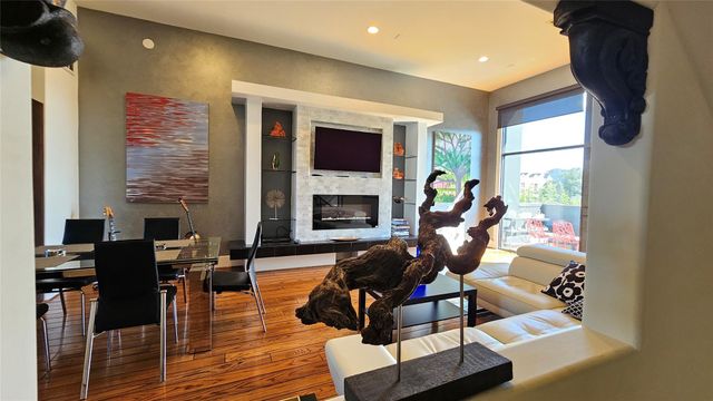 1304 W Dallas, Houston, TX 77019