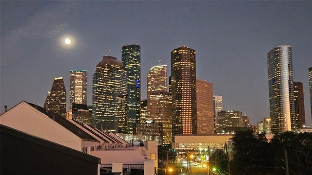 1304 W Dallas, Houston, TX 77019