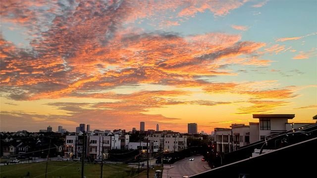 1304 W Dallas, Houston, TX 77019