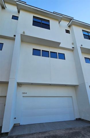 1304 W Dallas, Houston, TX 77019