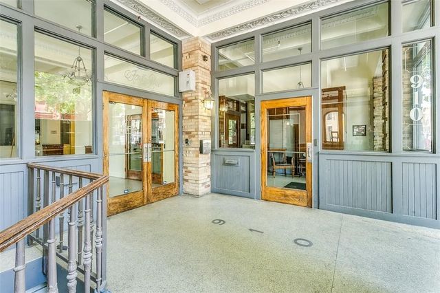 910 Houston Street 301, Fort Worth, TX 76102