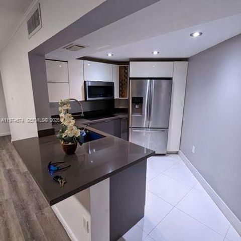 9741 Fontainebleau Blvd H106, Miami, FL 33172