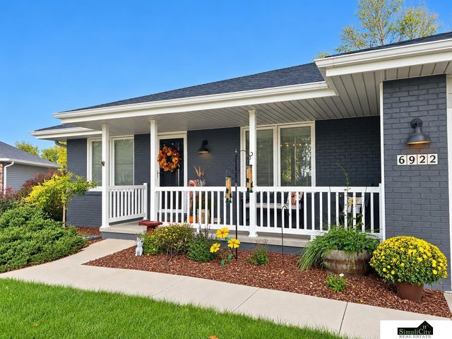 6922 S 53rd Court, Lincoln, NE 68516