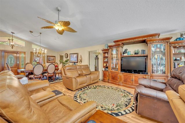 4885 CR 307, Lake Panasoffkee, FL 33538