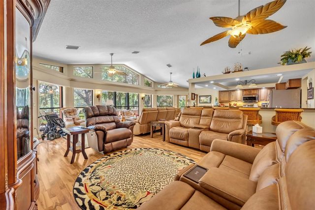 4885 CR 307, Lake Panasoffkee, FL 33538
