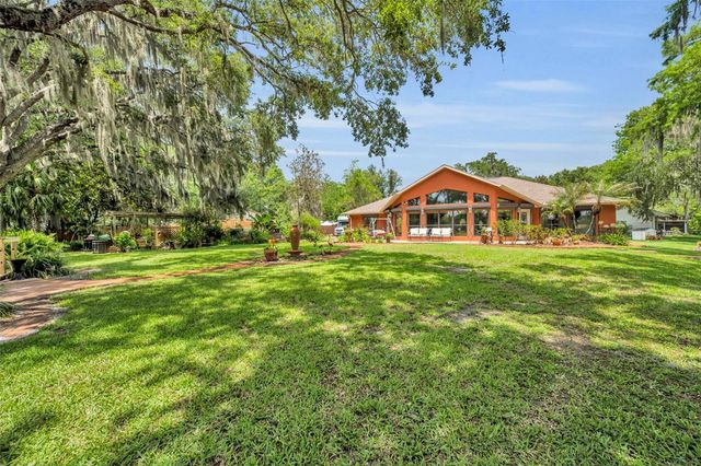 4885 CR 307, Lake Panasoffkee, FL 33538