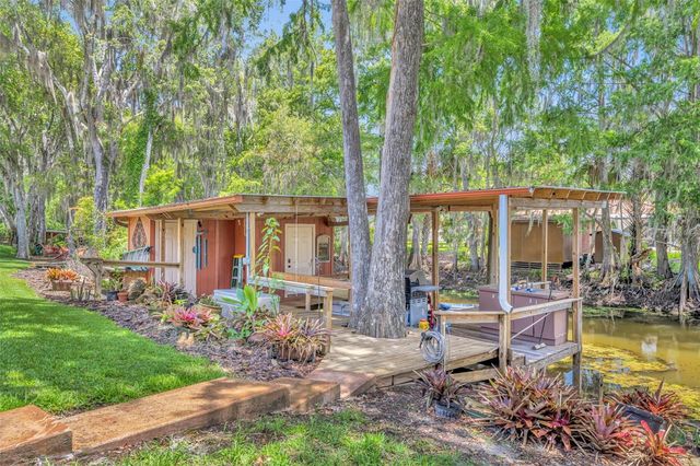 4885 CR 307, Lake Panasoffkee, FL 33538