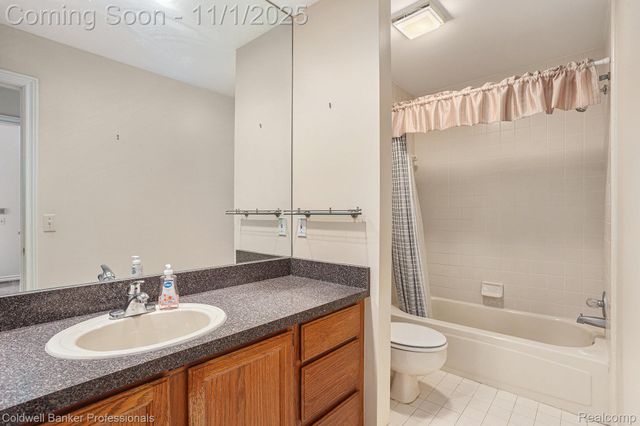 29495 Ashford Parkway, Farmington Hills, MI 48334