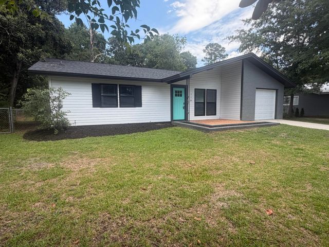 116 Tall Spruce Drive, Moncks Corner, SC 29461