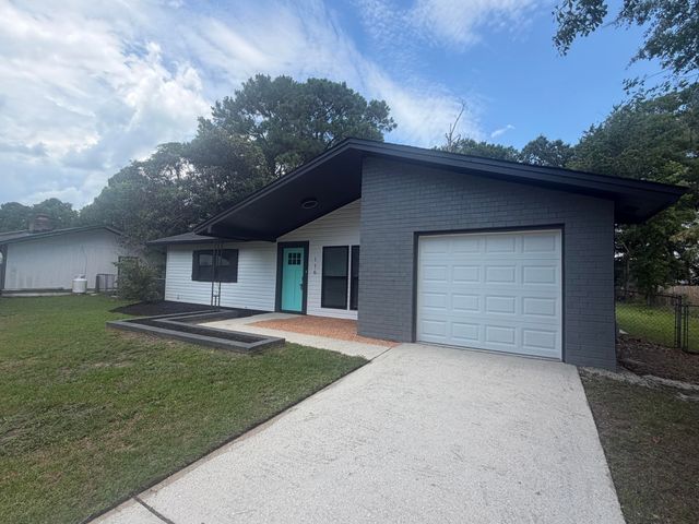 116 Tall Spruce Drive, Moncks Corner, SC 29461