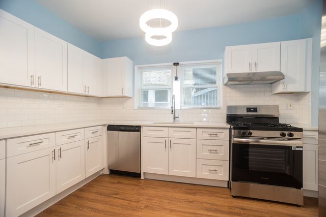 2226 W ARTHUR Avenue 1, Chicago, IL 60645