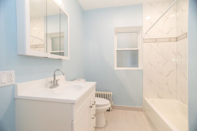 2226 W ARTHUR Avenue 1, Chicago, IL 60645