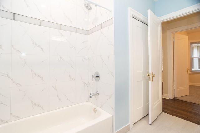 2226 W ARTHUR Avenue 1, Chicago, IL 60645
