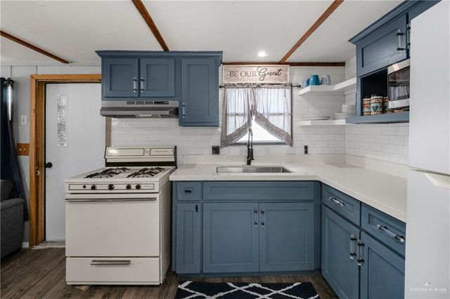 8482 Lago Vista Drive, Edcouch, TX 78538