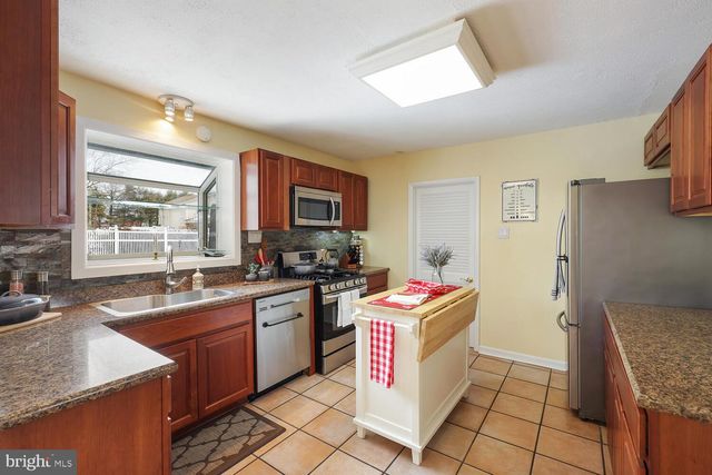 36 LOCHATONG RD, Ewing, NJ 08628