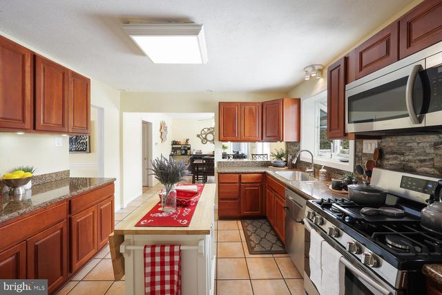 36 LOCHATONG RD, Ewing, NJ 08628