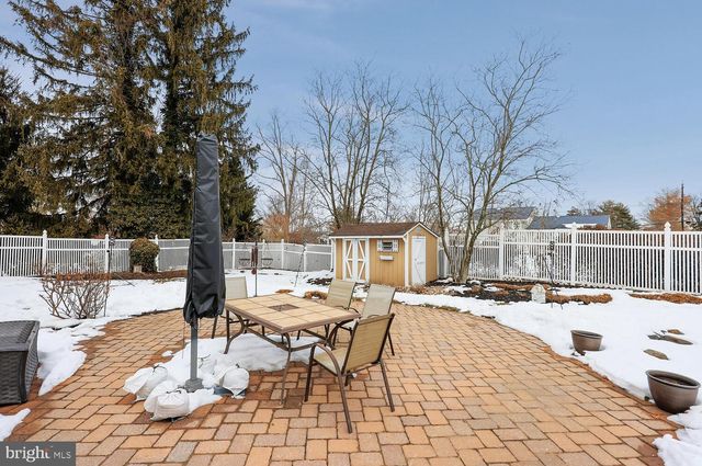 36 LOCHATONG RD, Ewing, NJ 08628