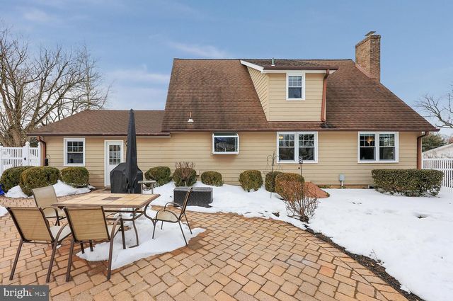 36 LOCHATONG RD, Ewing, NJ 08628