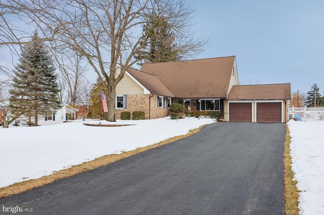 36 LOCHATONG RD, Ewing, NJ 08628