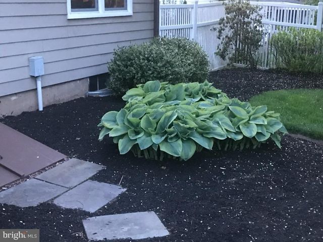 36 LOCHATONG RD, Ewing, NJ 08628