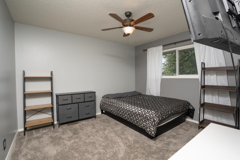 Image 10 of property listing at 435 Harvard Avenue, Coalinga, CA 93210