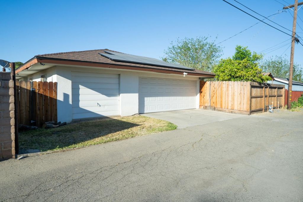 Image 18 of property listing at 435 Harvard Avenue, Coalinga, CA 93210