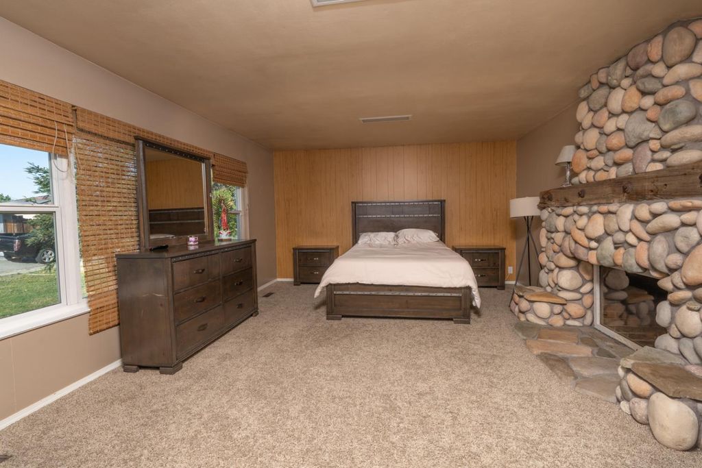 Image 6 of property listing at 435 Harvard Avenue, Coalinga, CA 93210