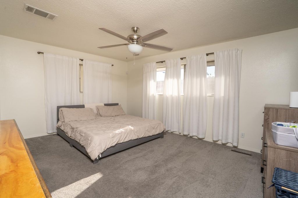 Image 8 of property listing at 435 Harvard Avenue, Coalinga, CA 93210