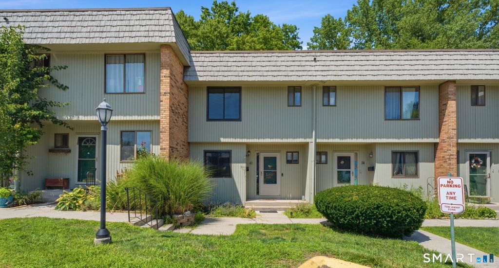40 Chestnut Court 40, Cromwell, CT 06416