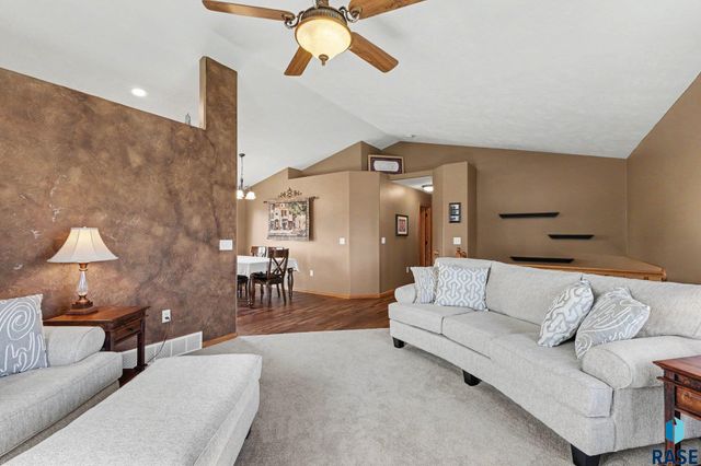 509 Honeysuckle Dr Drive, Harrisburg, SD 57032