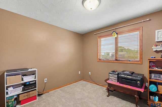 509 Honeysuckle Dr Drive, Harrisburg, SD 57032