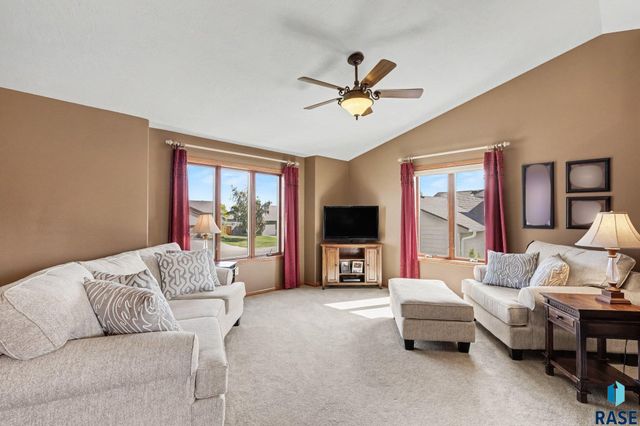 509 Honeysuckle Dr Drive, Harrisburg, SD 57032