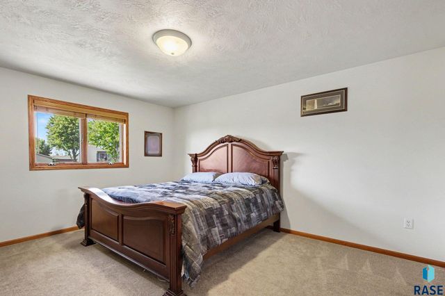 509 Honeysuckle Dr Drive, Harrisburg, SD 57032