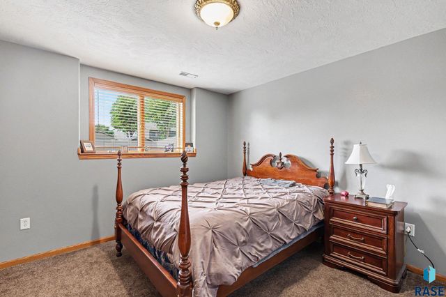509 Honeysuckle Dr Drive, Harrisburg, SD 57032