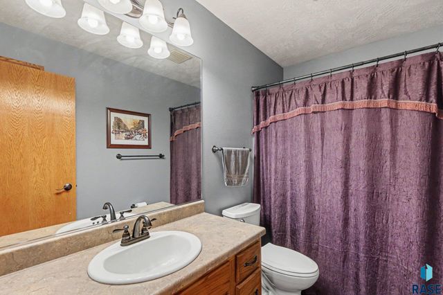 509 Honeysuckle Dr Drive, Harrisburg, SD 57032