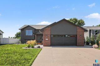 509 Honeysuckle Dr Drive, Harrisburg, SD 57032