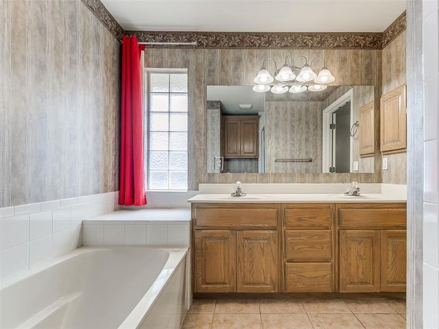 169 Stonebrook Lane, Edmond, OK 73003