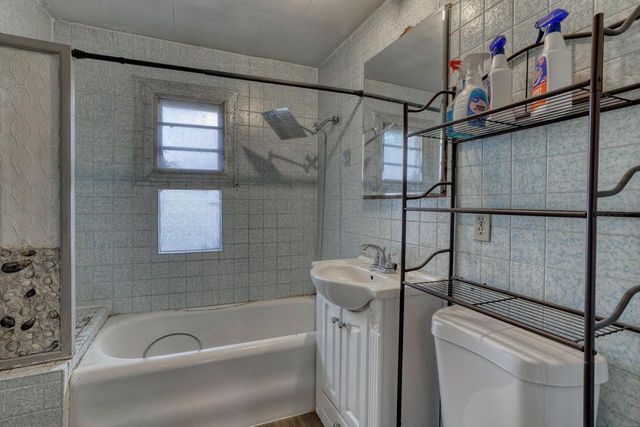 6194 N 37th STREET, Milwaukee, WI 53209