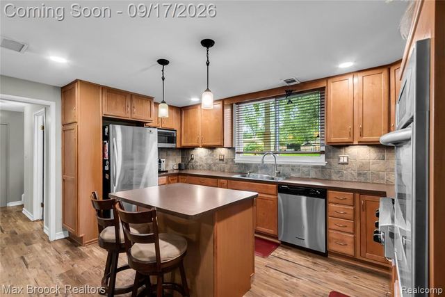 1752 Middle Trail Road, Commerce Twp, MI 48390