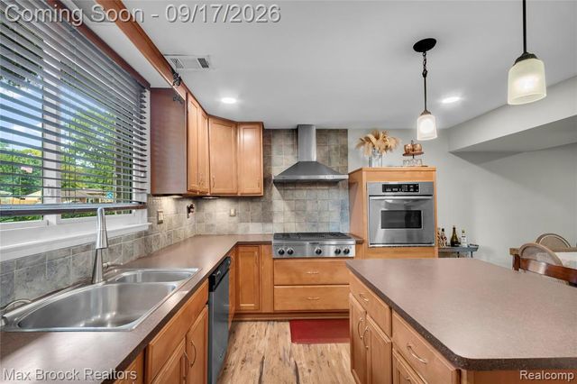 1752 Middle Trail Road, Commerce Twp, MI 48390