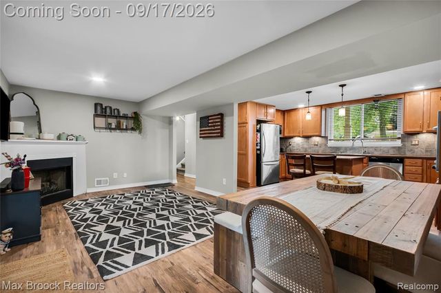 1752 Middle Trail Road, Commerce Twp, MI 48390