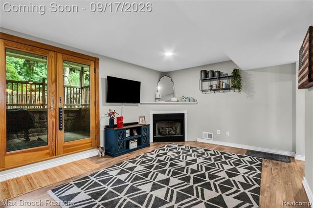 1752 Middle Trail Road, Commerce Twp, MI 48390