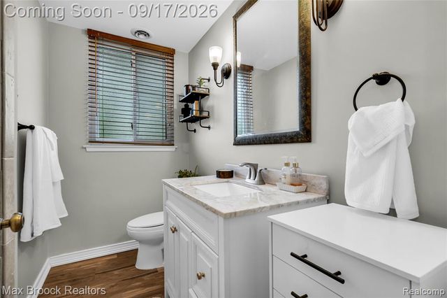 1752 Middle Trail Road, Commerce Twp, MI 48390