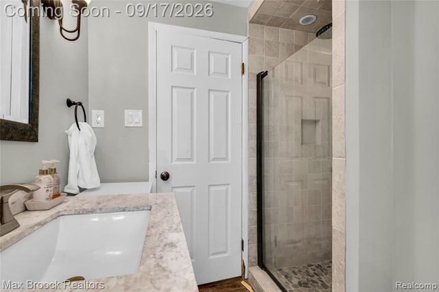 1752 Middle Trail Road, Commerce Twp, MI 48390
