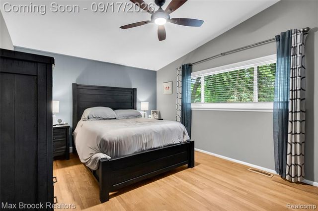 1752 Middle Trail Road, Commerce Twp, MI 48390