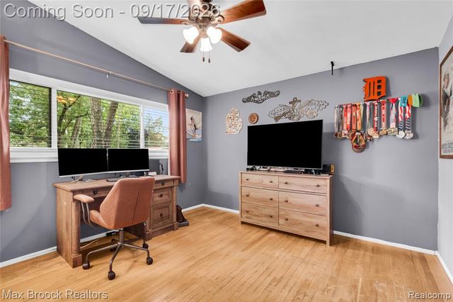 1752 Middle Trail Road, Commerce Twp, MI 48390