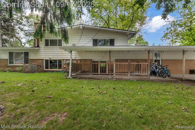 1752 Middle Trail Road, Commerce Twp, MI 48390