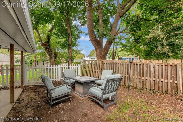 1752 Middle Trail Road, Commerce Twp, MI 48390