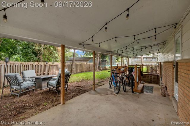 1752 Middle Trail Road, Commerce Twp, MI 48390