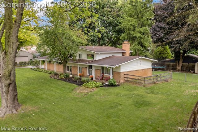 1752 Middle Trail Road, Commerce Twp, MI 48390